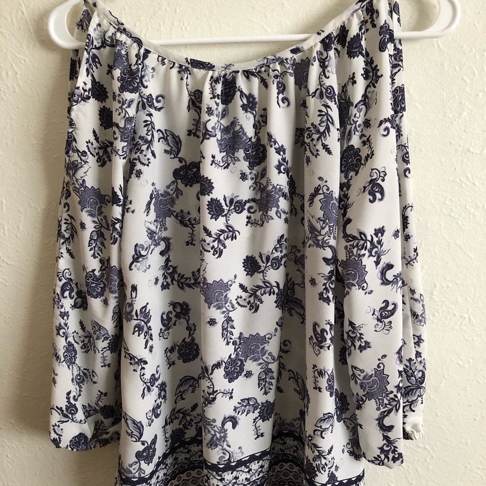 Patterned Blouse. - Picture 7 of 7